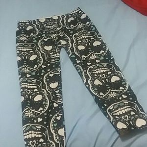 Sugar skull capri leggings